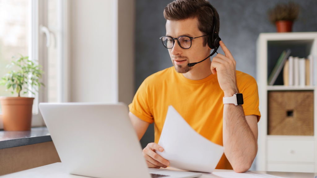 Employee enjoying the pro features of a cloud-based contact center solutions from Rytel